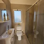 Beachfront Penthouse With Beautiful View In North Cyprus בית נופש