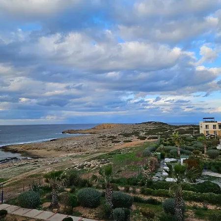 Nyaraló Beachfront Penthouse With Beautiful View In North Cyprus *