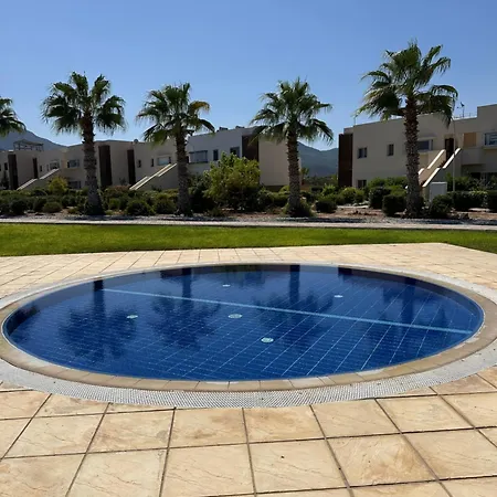 Beachfront Penthouse With Beautiful View In North Cyprus Casa de Férias Küçükerenköy