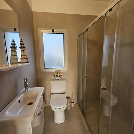 Beachfront Penthouse With Beautiful View In North Cyprus Casa de Férias