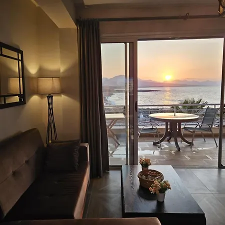 Beachfront Penthouse With Beautiful View In North Cyprus Casa de Férias Küçükerenköy