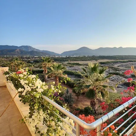 Beachfront Penthouse With Beautiful View In North Cyprus Feriehus Agios Nikolaos (Famagusta)