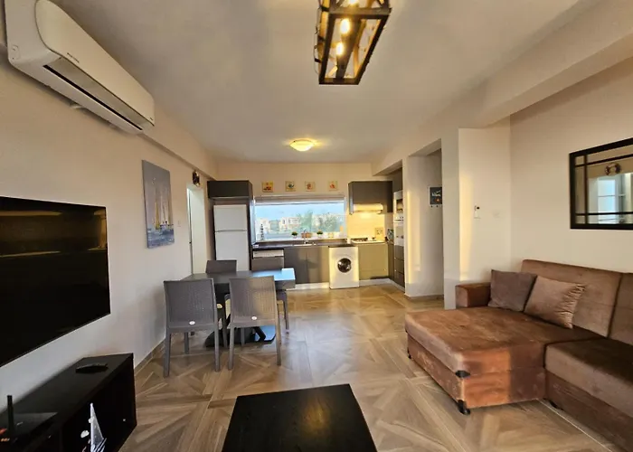 Nyaraló Beachfront Penthouse With Beautiful View In North Cyprus Ájosz Nikólaosz