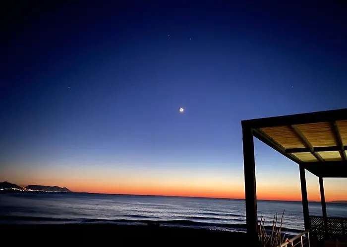 Beachfront Penthouse With Beautiful View In North Cyprus Nyaraló Ájosz Nikólaosz