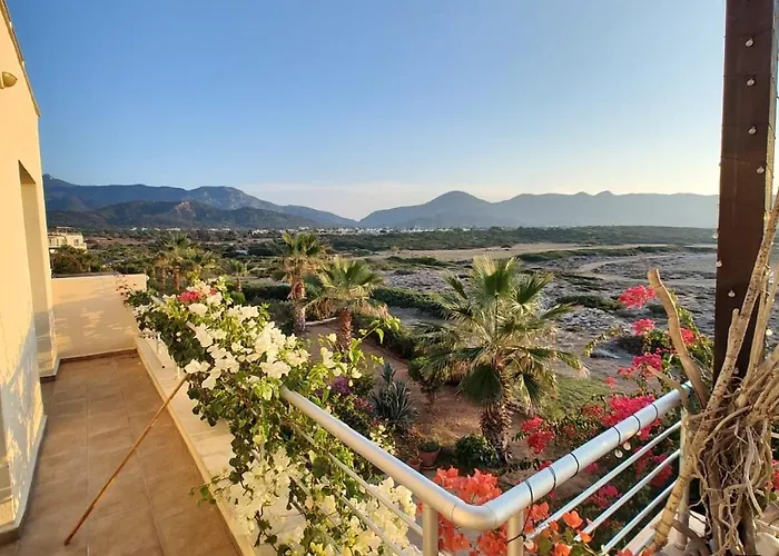 Beachfront Penthouse With Beautiful View In North Cyprus Nyaraló Ájosz Nikólaosz